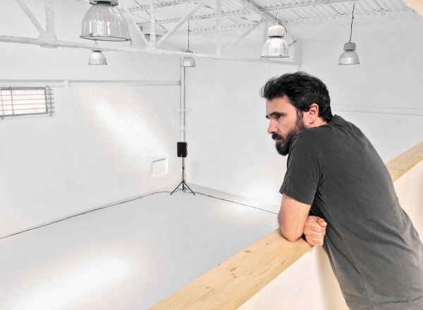 Oscar Florit en el nuevo espacio. Cortesía de L21 | Oscar Florit, director de L21: "Estar en el centro de una ciudad está sobrevalorado" Oscar Florit en el nuevo espacio. Cortesía de L21 | Oscar Florit, director de L21: "Estar en el centro de una ciudad está sobrevalorado"