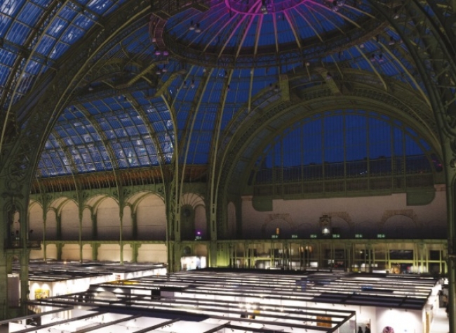 Vista del majestuoso techo de cristal del Grand Palais. Cortesía de Art Paris | París, cruce de caminos entre Europa y Latinoamérica