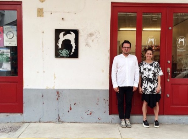 Johann Wolfschoon y Analida Galindo fuera del espacio. Cortesía de DiabloRosso | DiabloRosso: diez años desde Panamá al mundo con partners de primer nivel Johann Wolfschoon y Analida Galindo fuera del espacio. Cortesía de DiabloRosso | DiabloRosso: diez años desde Panamá al mundo con partners de primer nivel